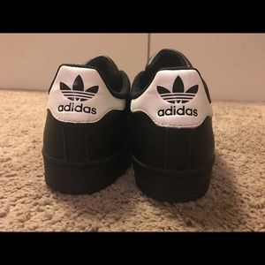 Tween Adidas superstars
